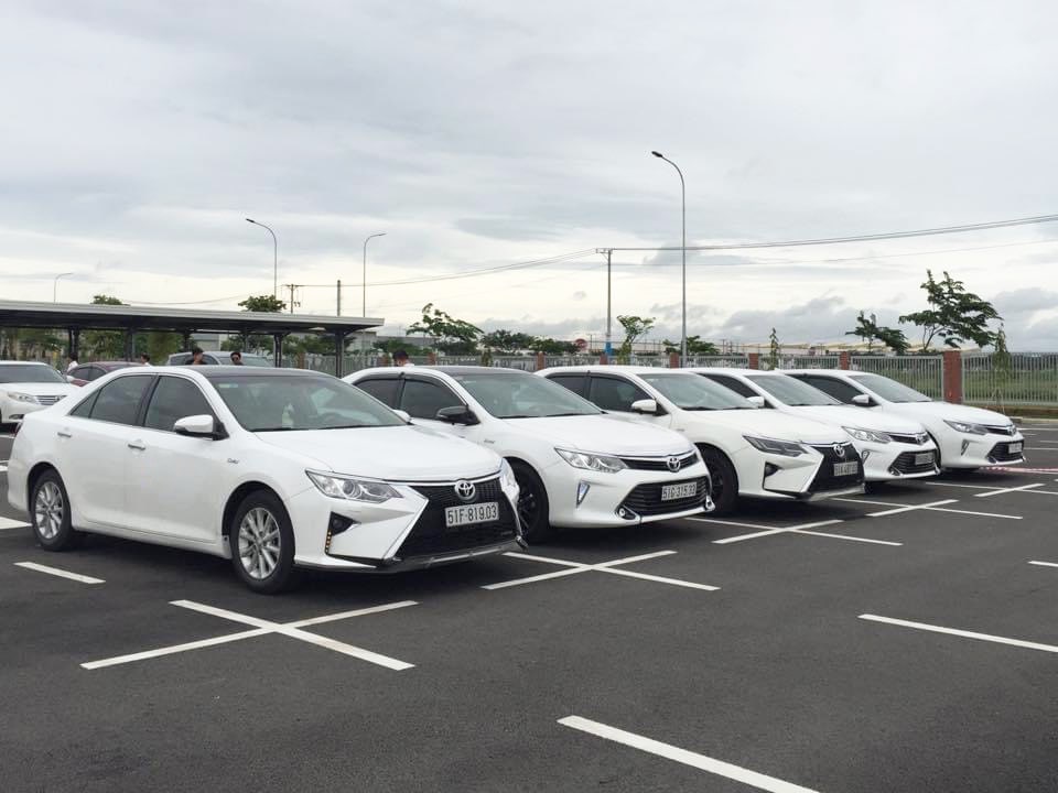 Thuê xe Huy Đạt Cam kết cung cấp giá thuê xe 4 chỗ sân bay Tân Sơn Nhất minh bạch và cạnh tranh